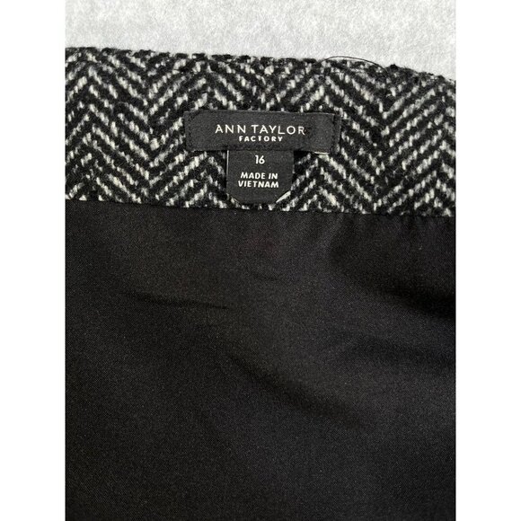 Ann Taylor Factory Ladies Twill Skirt, Size 16, Faux Wrap, Knee Length Side Zip - Picture 9 of 10